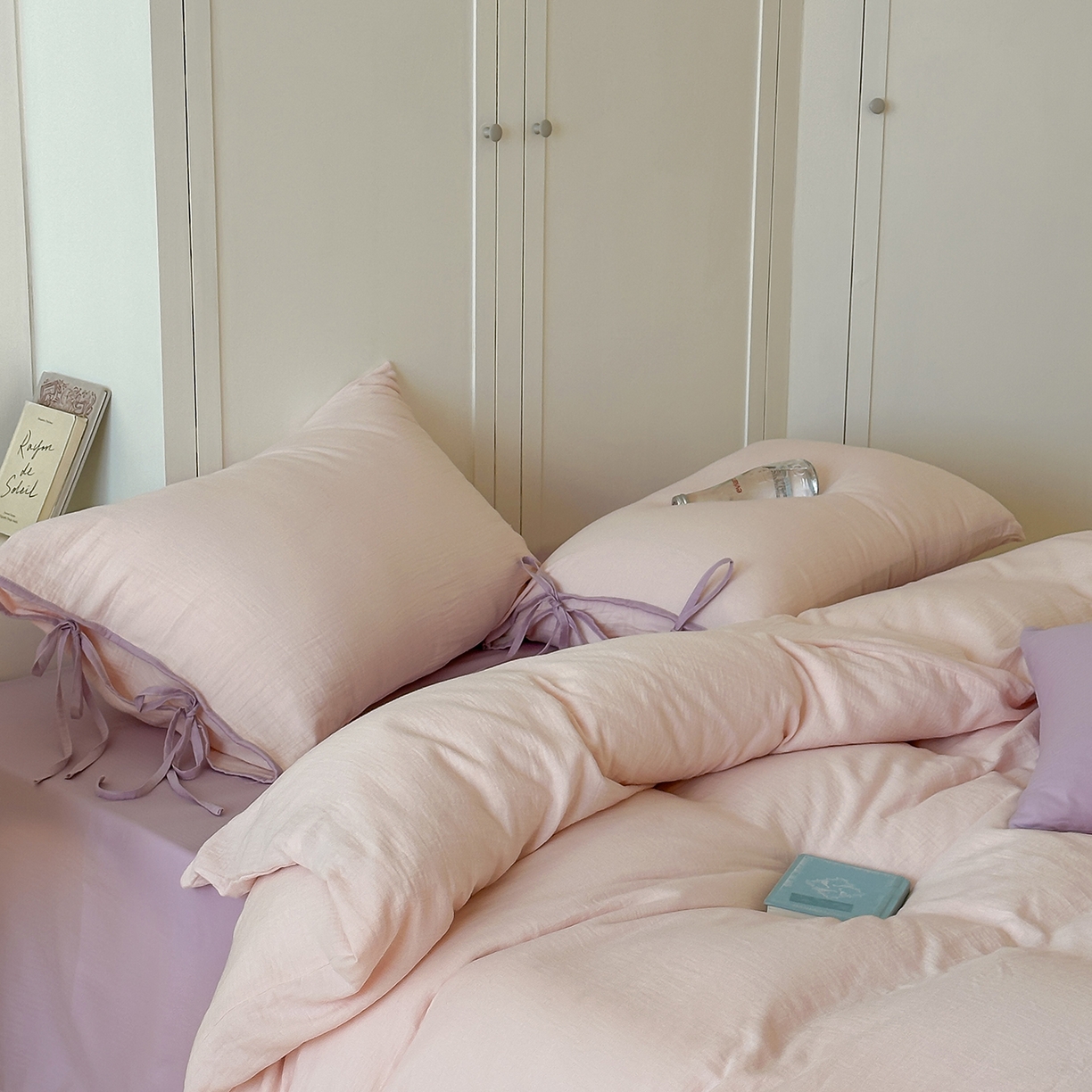 91家纺网 家纺一手货源 找家纺 小春日和 2025新款纯棉A类婴幼儿母婴纯色双层皱皱纱四件套 蜜桃乌龙