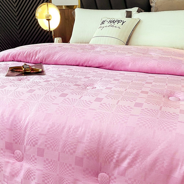 91家纺网 家纺一手货源 找家纺 VIP被业 2025新款婚庆全棉纯棉肽元素提花冬被被子被芯 粉色