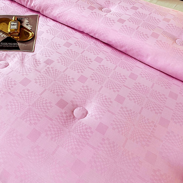 91家纺网 家纺一手货源 找家纺 VIP被业 2025新款婚庆全棉纯棉肽元素提花冬被被子被芯 粉色