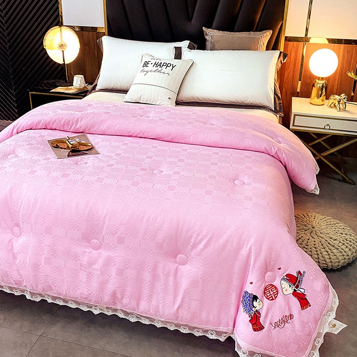 91家纺网 家纺一手货源 找家纺 VIP被业 2025新款婚庆全棉纯棉肽元素提花冬被被子被芯 粉色