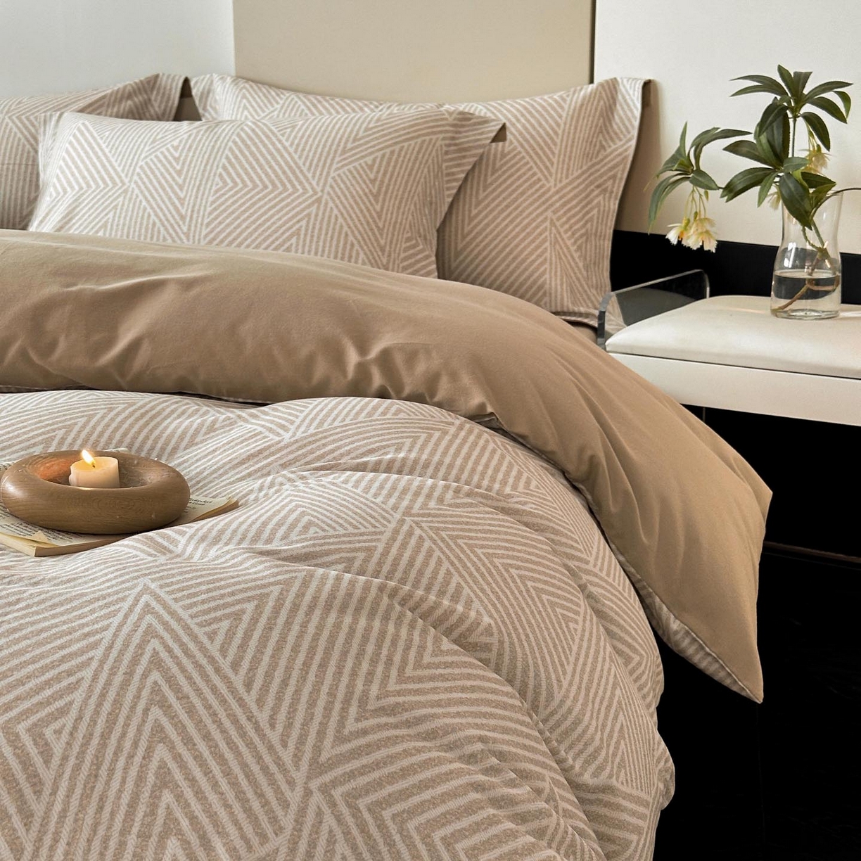 91家纺网 家纺一手货源 找家纺 涵宸家纺 2025新款加厚全棉磨毛印花四件套--罗马系列 场景一 D卢卡斯