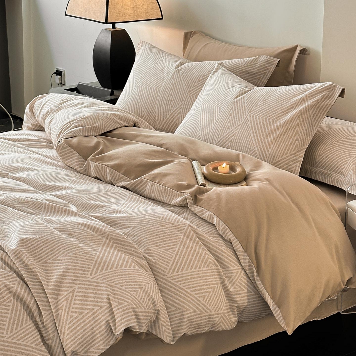 91家纺网 家纺一手货源 找家纺 涵宸家纺 2025新款加厚全棉磨毛印花四件套--罗马系列 场景一 D卢卡斯