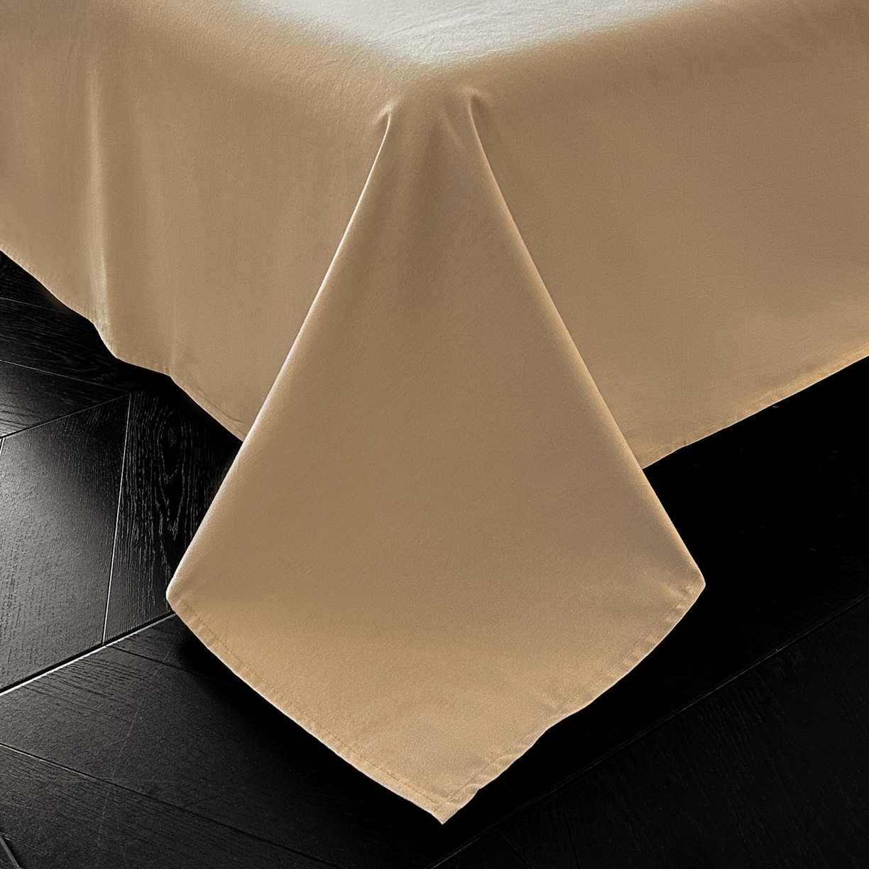 91家纺网 家纺一手货源 找家纺 涵宸家纺 2025新款加厚全棉磨毛印花四件套--罗马系列 场景一 D卢卡斯