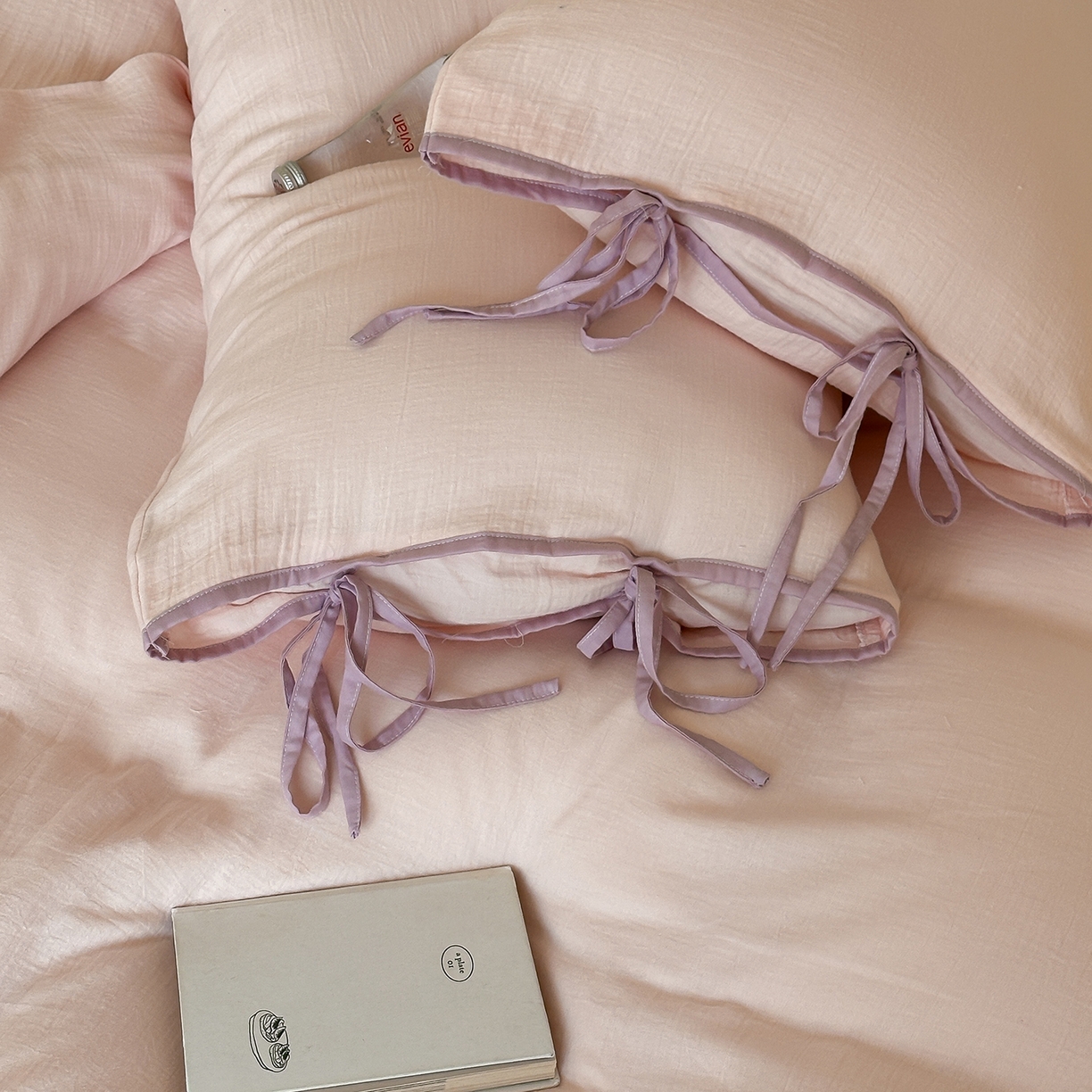 91家纺网 家纺一手货源 找家纺 小春日和 2025新款纯棉A类婴幼儿母婴纯色双层皱皱纱四件套 蜜桃芝士