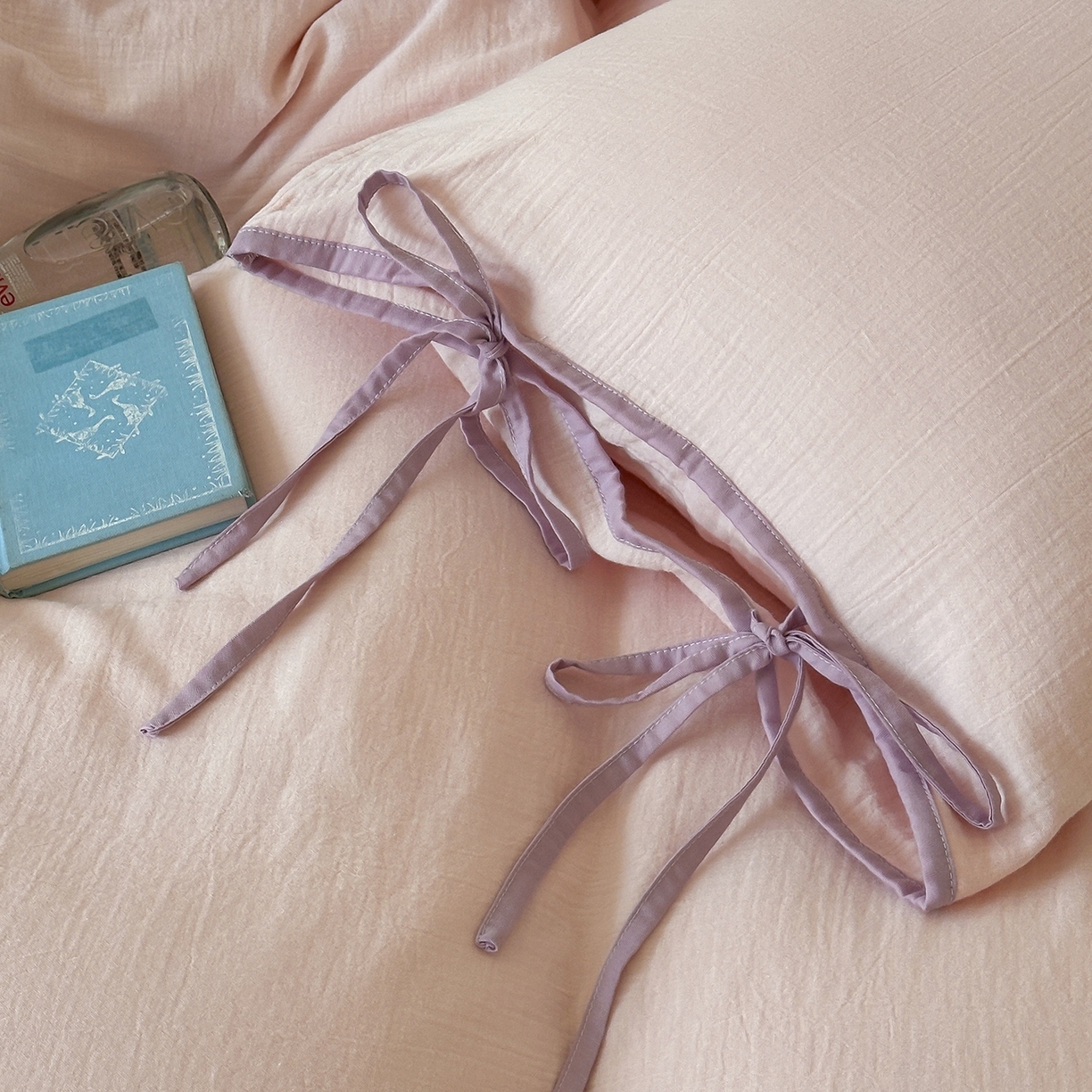 91家纺网 家纺一手货源 找家纺 小春日和 2025新款纯棉A类婴幼儿母婴纯色双层皱皱纱四件套 蜜桃乌龙