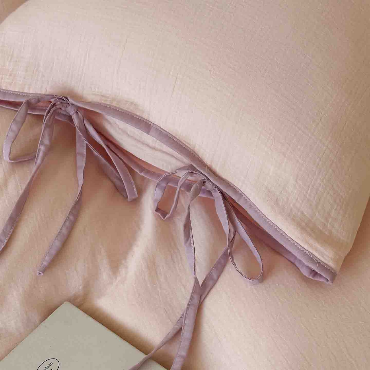 91家纺网 家纺一手货源 找家纺 小春日和 2025新款纯棉A类婴幼儿母婴纯色双层皱皱纱四件套 蜜桃芝士