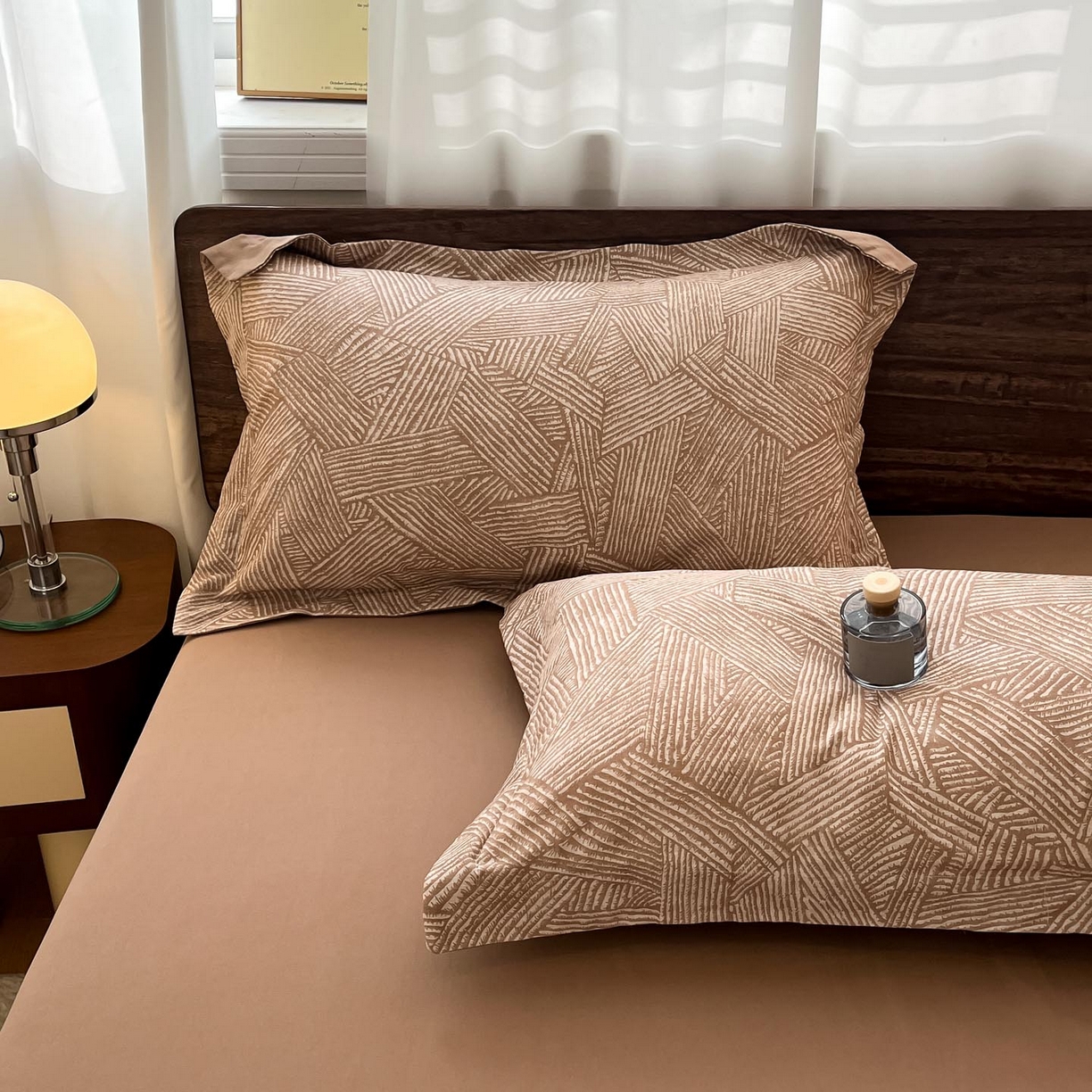 91家纺网 家纺一手货源 找家纺 涵宸家纺 2025新款加厚全棉磨毛印花四件套--罗马系列 场景一 D泽无声