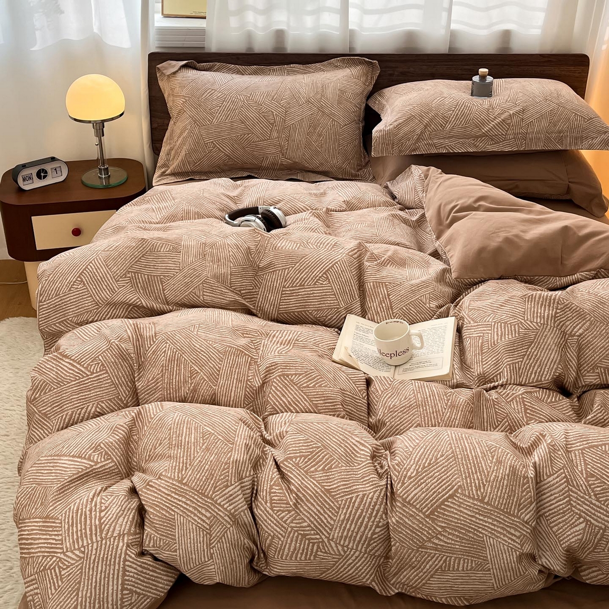 91家纺网 家纺一手货源 找家纺 涵宸家纺 2025新款加厚全棉磨毛印花四件套--罗马系列 场景一 D泽无声