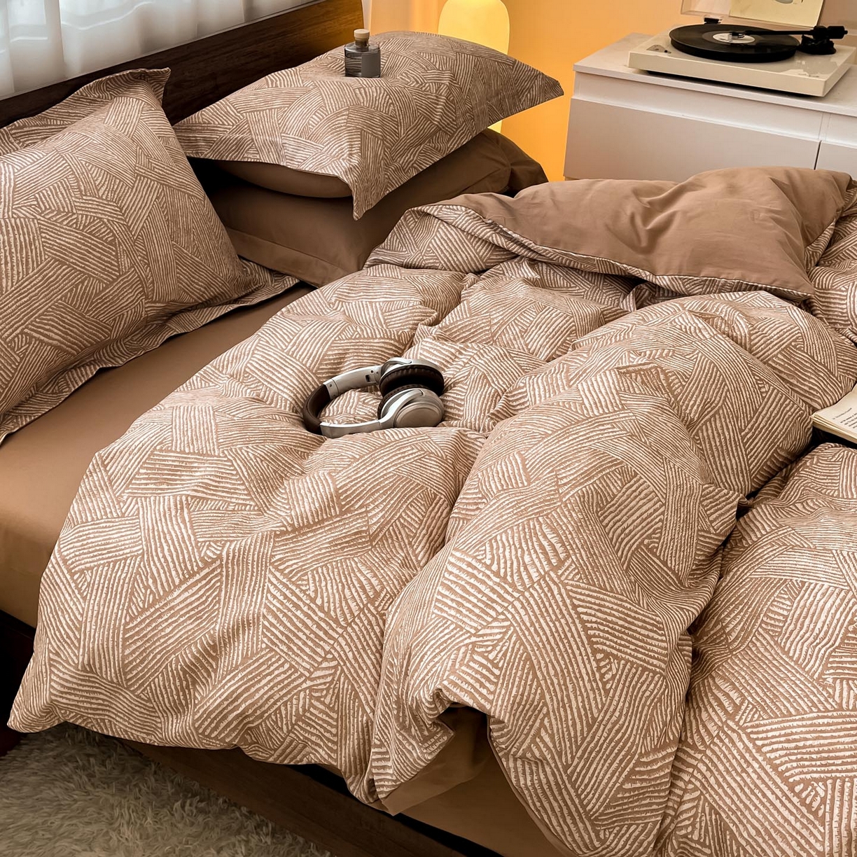 91家纺网 家纺一手货源 找家纺 涵宸家纺 2025新款加厚全棉磨毛印花四件套--罗马系列 场景一 D泽无声