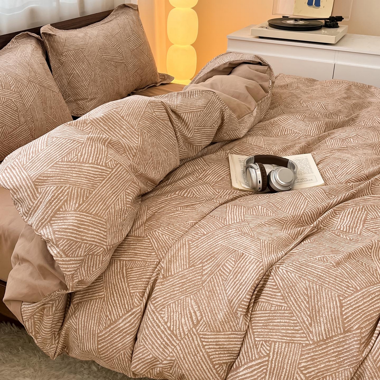 91家纺网 家纺一手货源 找家纺 涵宸家纺 2025新款加厚全棉磨毛印花四件套--罗马系列 场景一 D泽无声