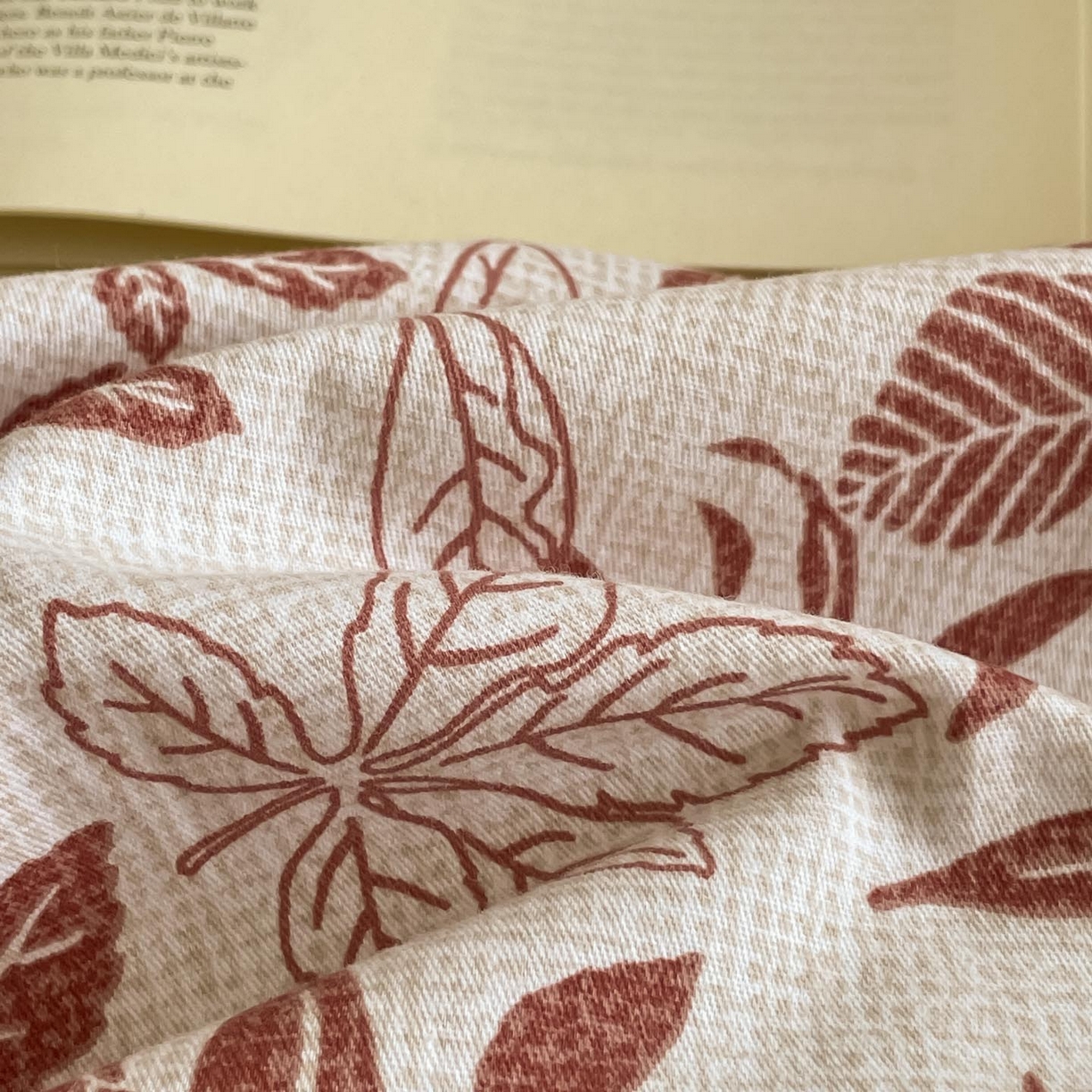 91家纺网 家纺一手货源 找家纺 涵宸家纺 2025新款加厚全棉磨毛印花四件套--罗马系列 场景一 F初春