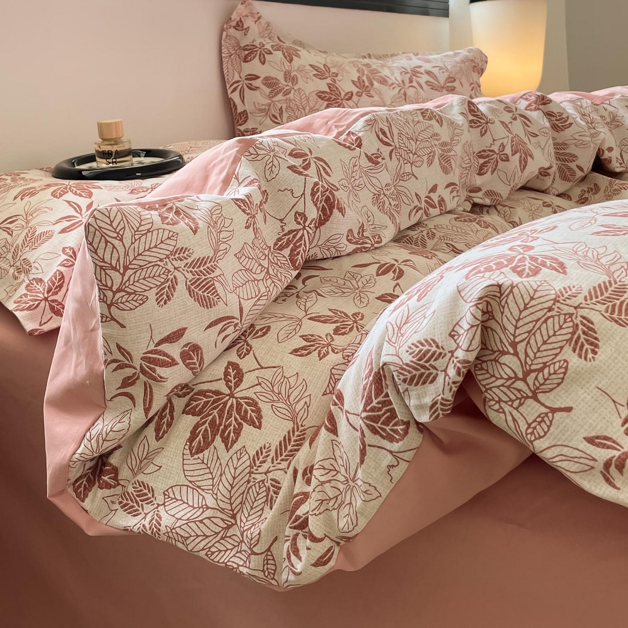 91家纺网 家纺一手货源 找家纺 涵宸家纺 2025新款加厚全棉磨毛印花四件套--罗马系列 场景一 F初春