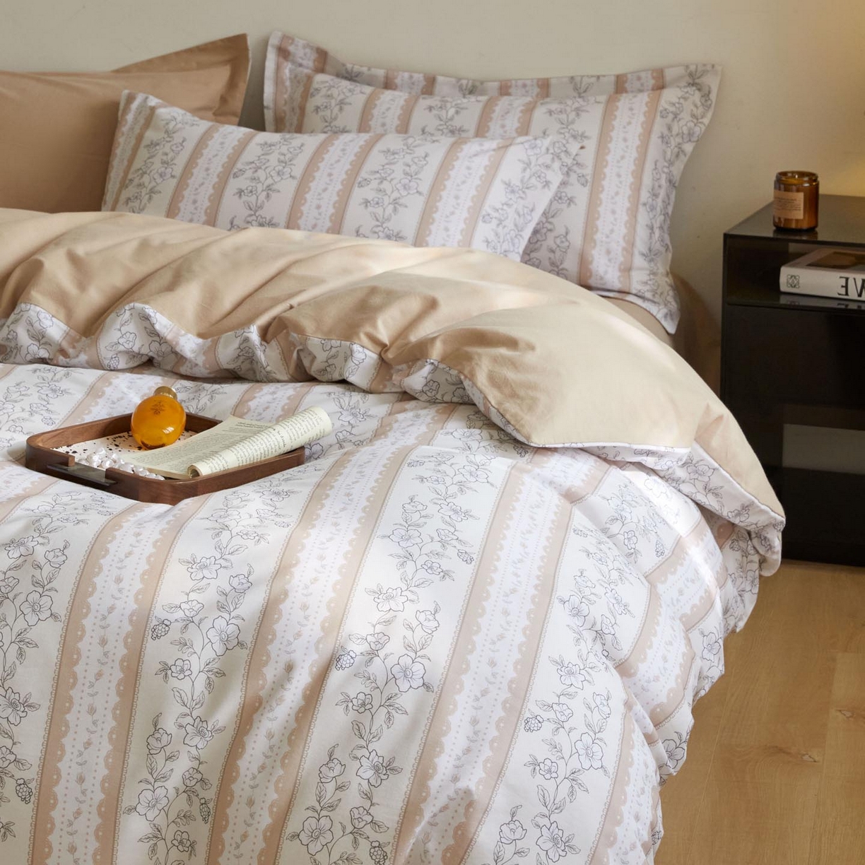 91家纺网 家纺一手货源 找家纺 涵宸家纺 2025新款加厚全棉磨毛印花四件套--罗马系列 场景一 F春晴