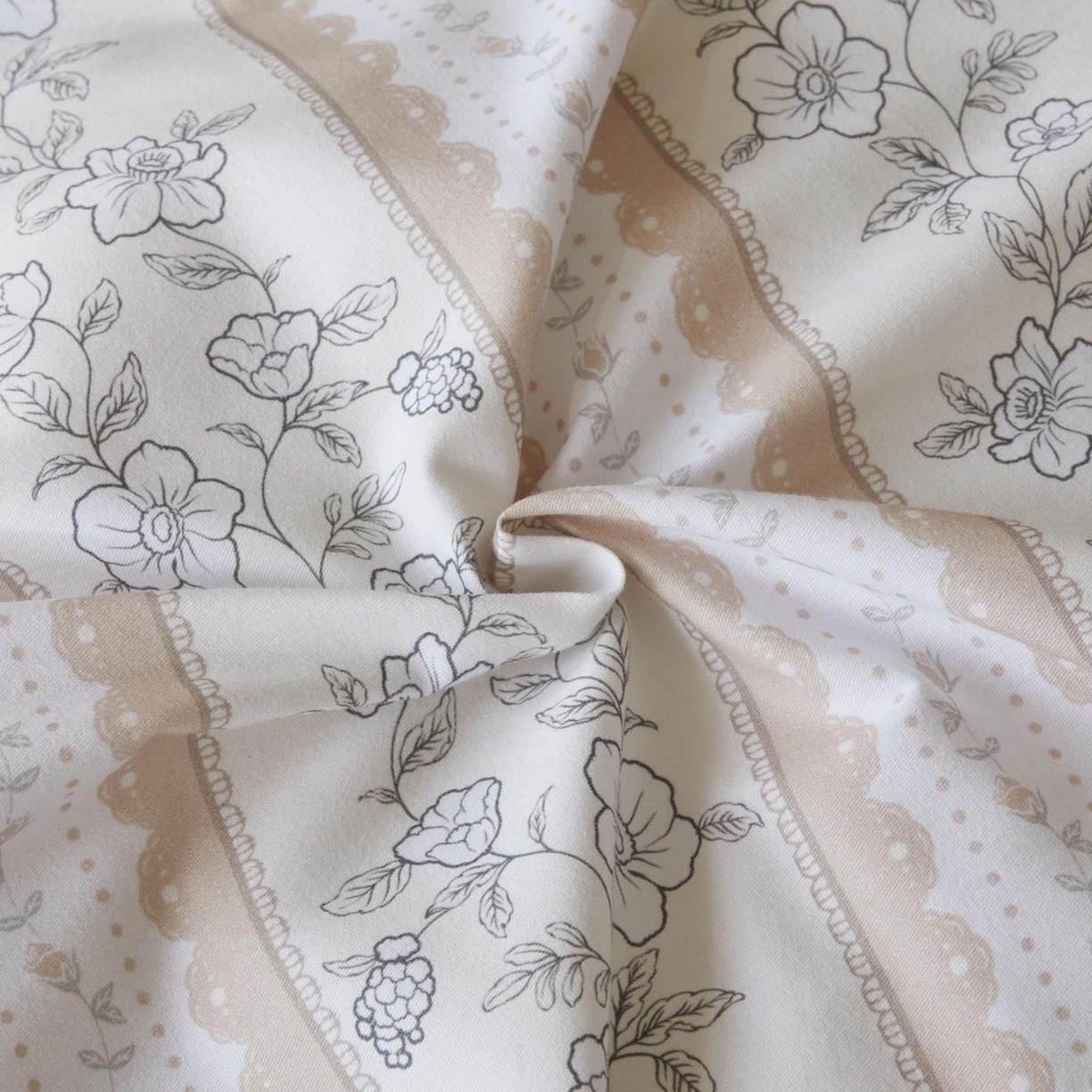 91家纺网 家纺一手货源 找家纺 涵宸家纺 2025新款加厚全棉磨毛印花四件套--罗马系列 场景一 F春晴