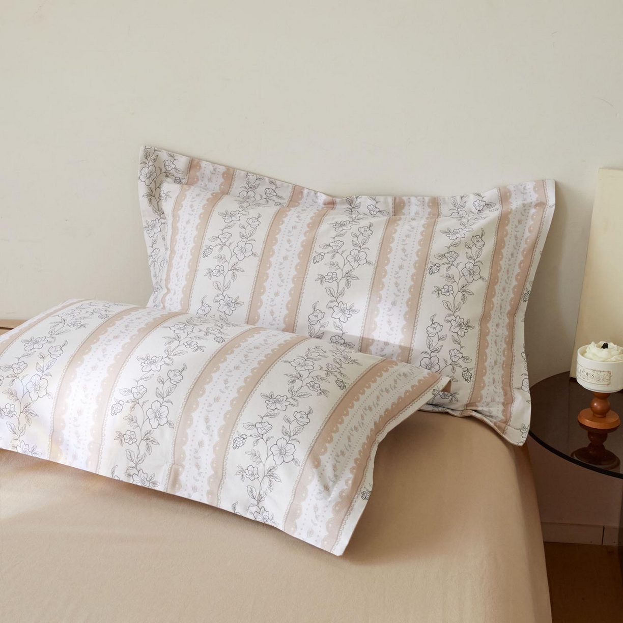 91家纺网 家纺一手货源 找家纺 涵宸家纺 2025新款加厚全棉磨毛印花四件套--罗马系列 场景一 F春晴