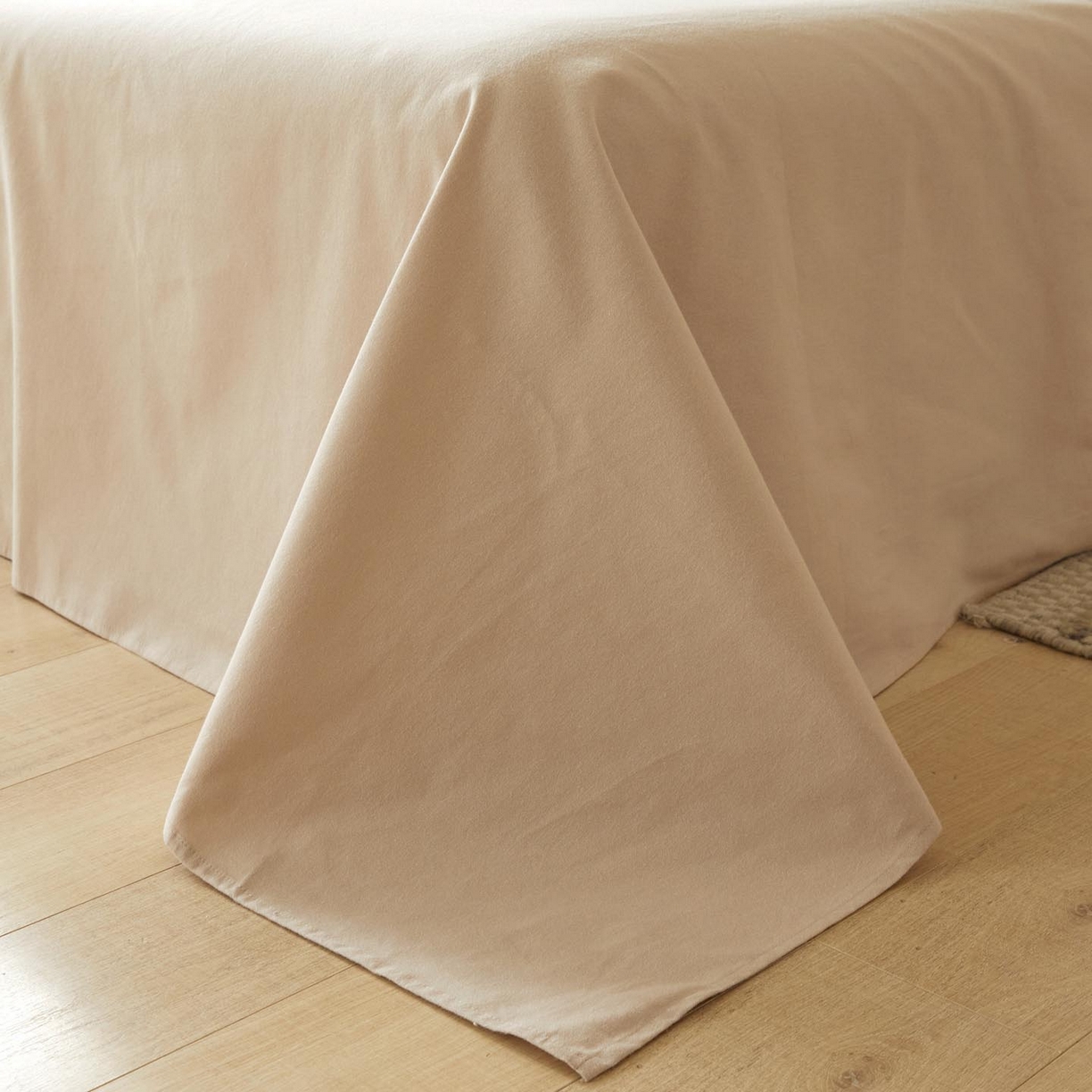 91家纺网 家纺一手货源 找家纺 涵宸家纺 2025新款加厚全棉磨毛印花四件套--罗马系列 场景一 F春晴