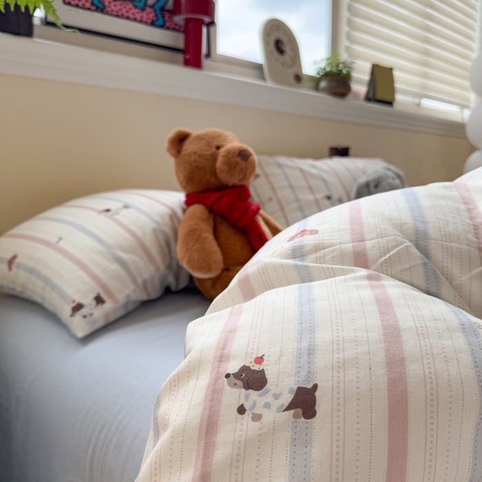 91家纺网 家纺一手货源 找家纺 慕尚家纺 2025新款全棉纯棉母婴双层纱四件套 条纹腊肠狗