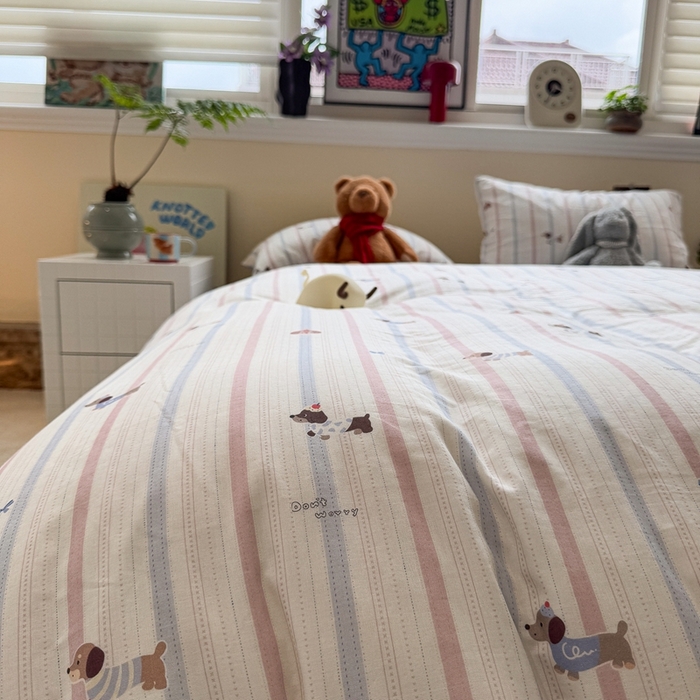 91家纺网 家纺一手货源 找家纺 慕尚家纺 2025新款全棉纯棉母婴双层纱四件套 条纹腊肠狗