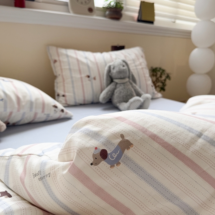 91家纺网 家纺一手货源 找家纺 慕尚家纺 2025新款全棉纯棉母婴双层纱四件套 条纹腊肠狗