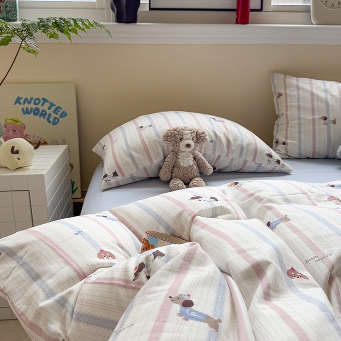 91家纺网 家纺一手货源 找家纺 慕尚家纺 2025新款全棉纯棉母婴双层纱四件套 条纹腊肠狗