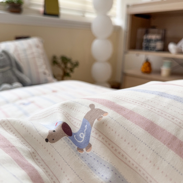 91家纺网 家纺一手货源 找家纺 慕尚家纺 2025新款全棉纯棉母婴双层纱四件套 条纹腊肠狗