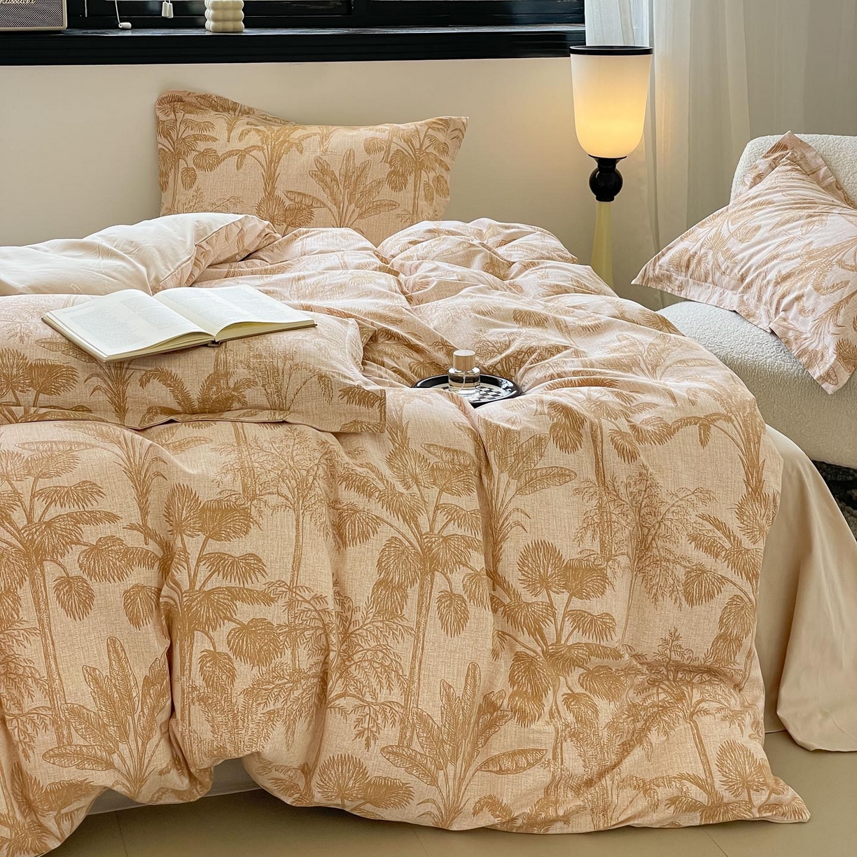 91家纺网 家纺一手货源 找家纺 涵宸家纺 2025新款加厚全棉磨毛印花四件套--罗马系列 场景一 F春序