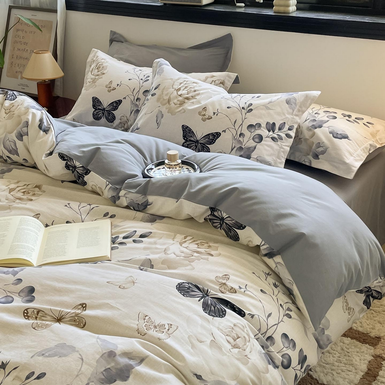 91家纺网 家纺一手货源 找家纺 涵宸家纺 2025新款加厚全棉磨毛印花四件套--罗马系列 场景一 F蝶恋花