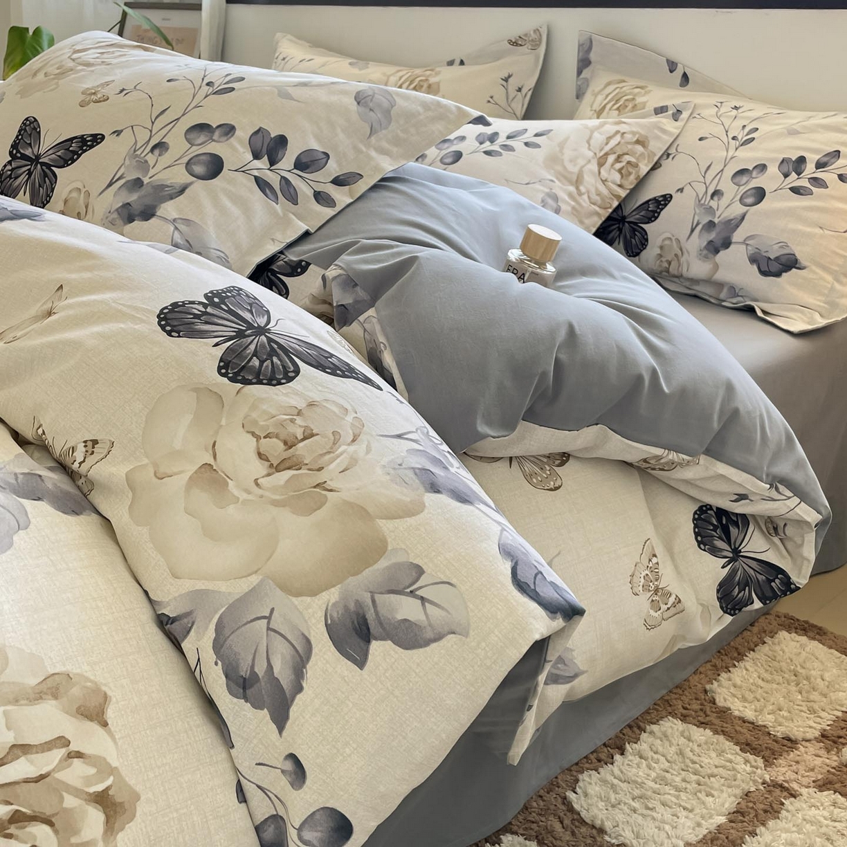 91家纺网 家纺一手货源 找家纺 涵宸家纺 2025新款加厚全棉磨毛印花四件套--罗马系列 场景一 F蝶恋花