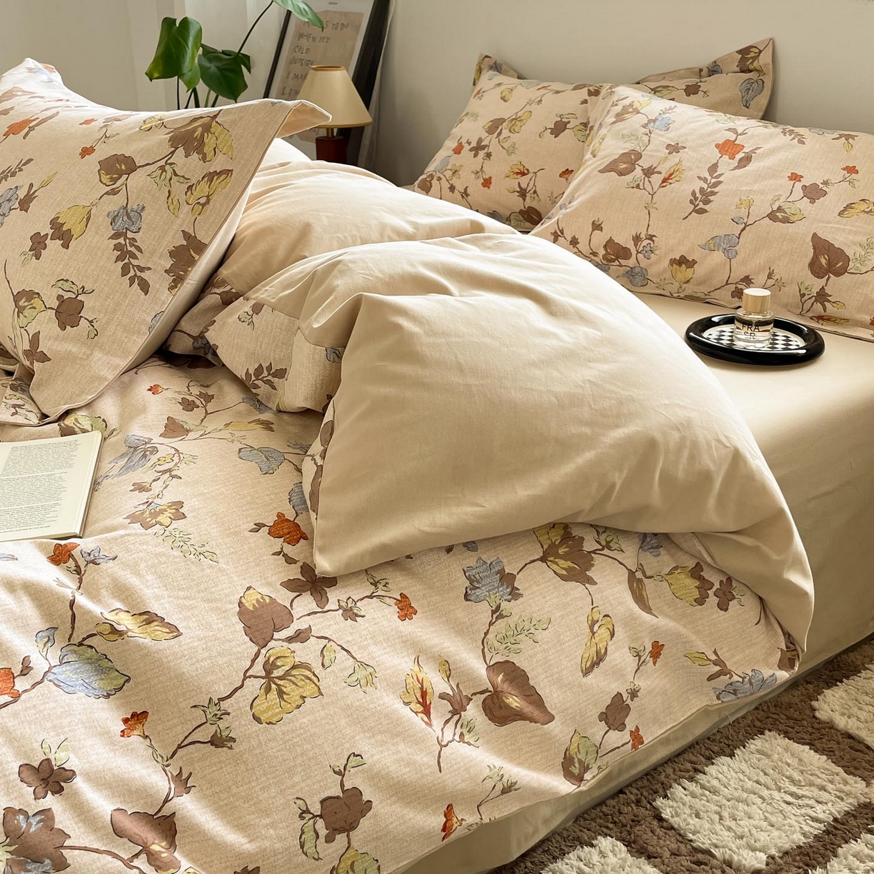 91家纺网 家纺一手货源 找家纺 涵宸家纺 2025新款加厚全棉磨毛印花四件套--罗马系列 场景一 F浮影