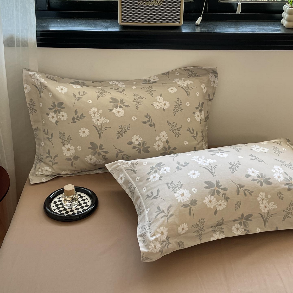 91家纺网 家纺一手货源 找家纺 涵宸家纺 2025新款加厚全棉磨毛印花四件套--罗马系列 场景一 F花间梦影