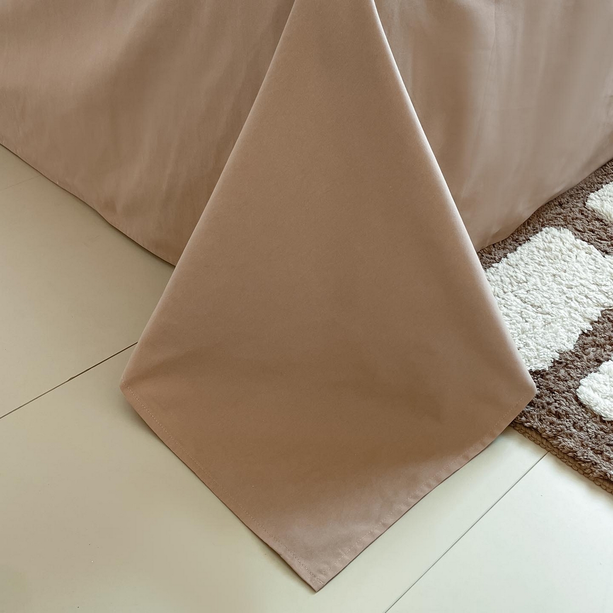 91家纺网 家纺一手货源 找家纺 涵宸家纺 2025新款加厚全棉磨毛印花四件套--罗马系列 场景一 F花间梦影