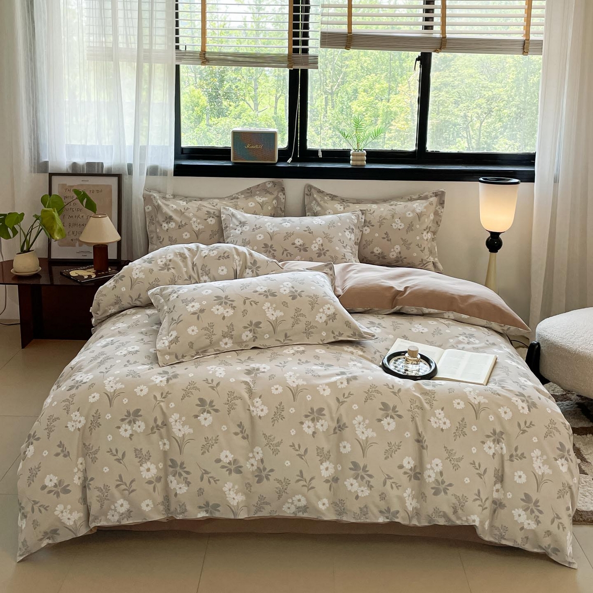 91家纺网 家纺一手货源 找家纺 涵宸家纺 2025新款加厚全棉磨毛印花四件套--罗马系列 场景一 F花间梦影