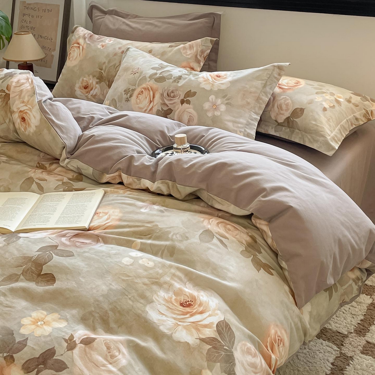 91家纺网 家纺一手货源 找家纺 涵宸家纺 2025新款加厚全棉磨毛印花四件套--罗马系列 场景一 F花倾