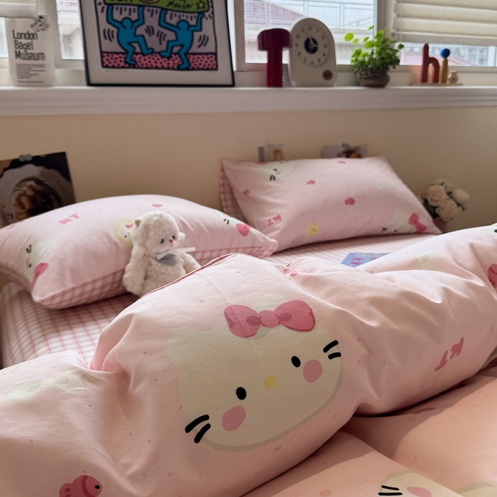 91家纺网 家纺一手货源 找家纺 慕尚家纺 2025新款13070全棉纯棉印花四件套 KT猫和鱼