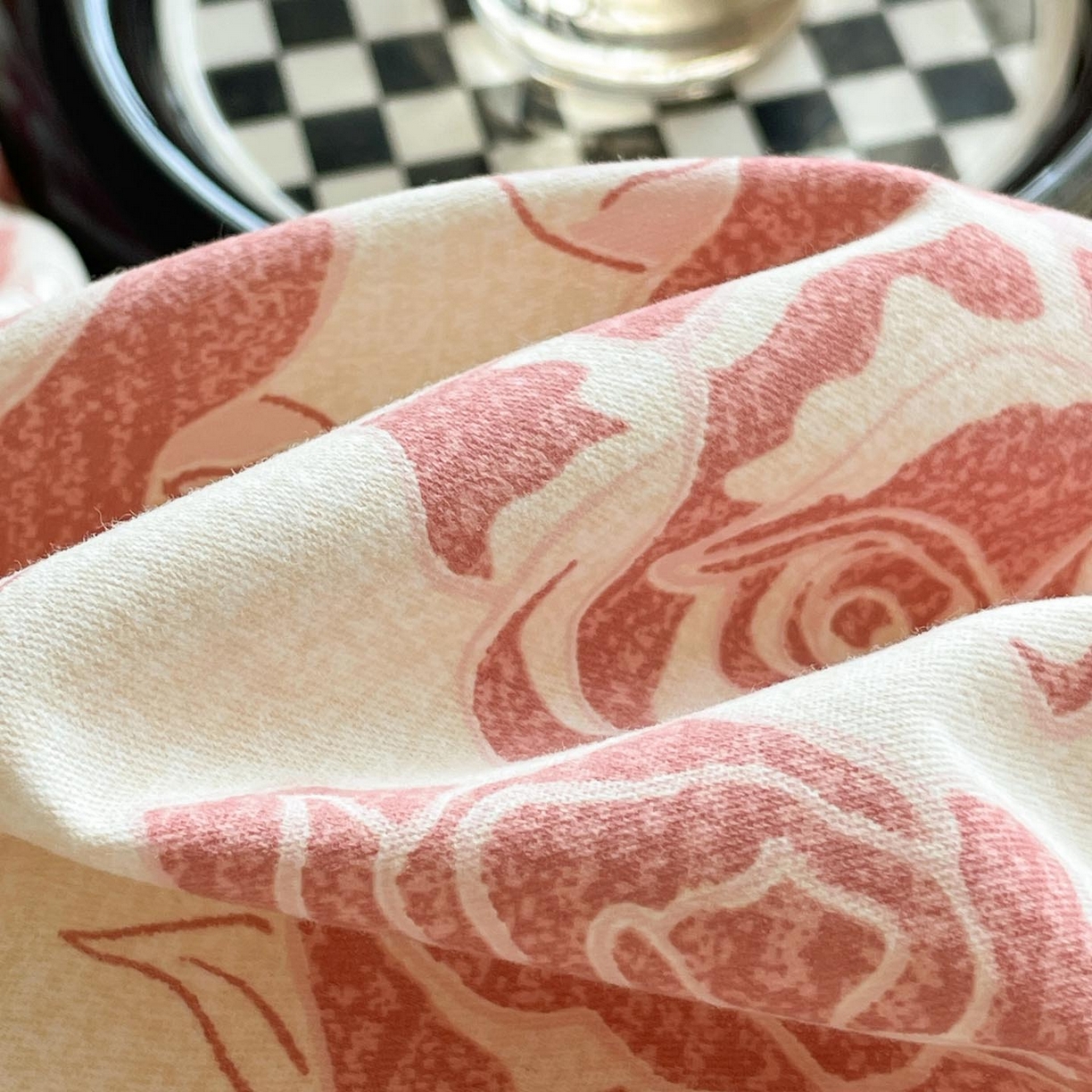 91家纺网 家纺一手货源 找家纺 涵宸家纺 2025新款加厚全棉磨毛印花四件套--罗马系列 场景一 F花束