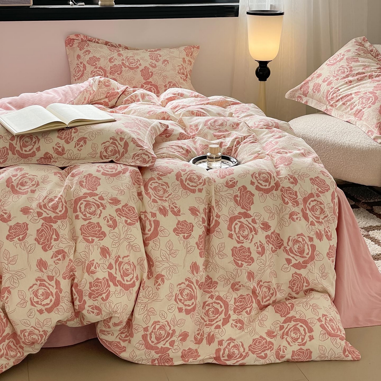 91家纺网 家纺一手货源 找家纺 涵宸家纺 2025新款加厚全棉磨毛印花四件套--罗马系列 场景一 F花束