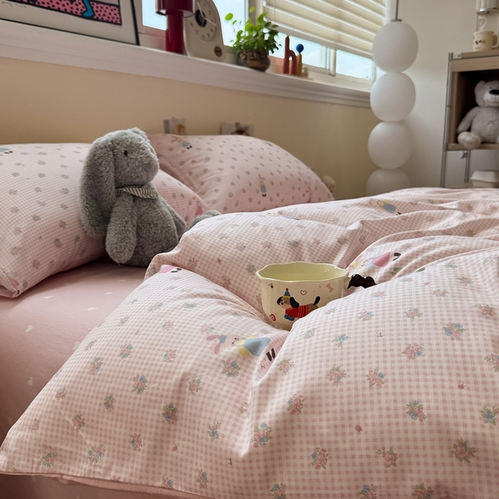 91家纺网 家纺一手货源 找家纺 慕尚家纺 2025新款13070全棉纯棉印花四件套 粉格花