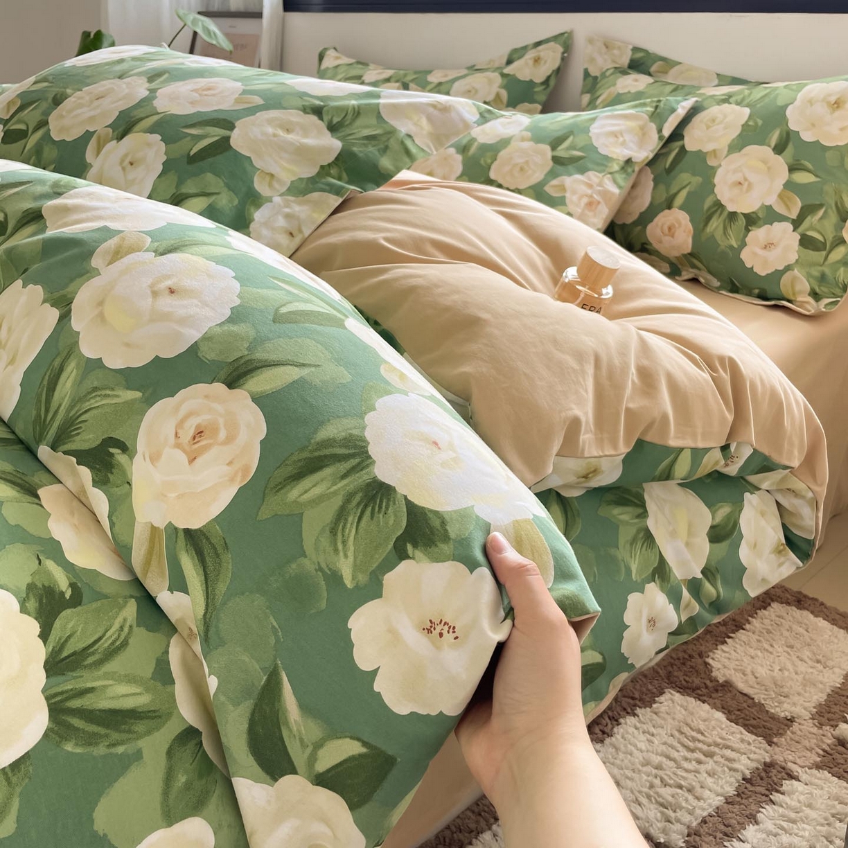 91家纺网 家纺一手货源 找家纺 涵宸家纺 2025新款加厚全棉磨毛印花四件套--罗马系列 场景一 F花田