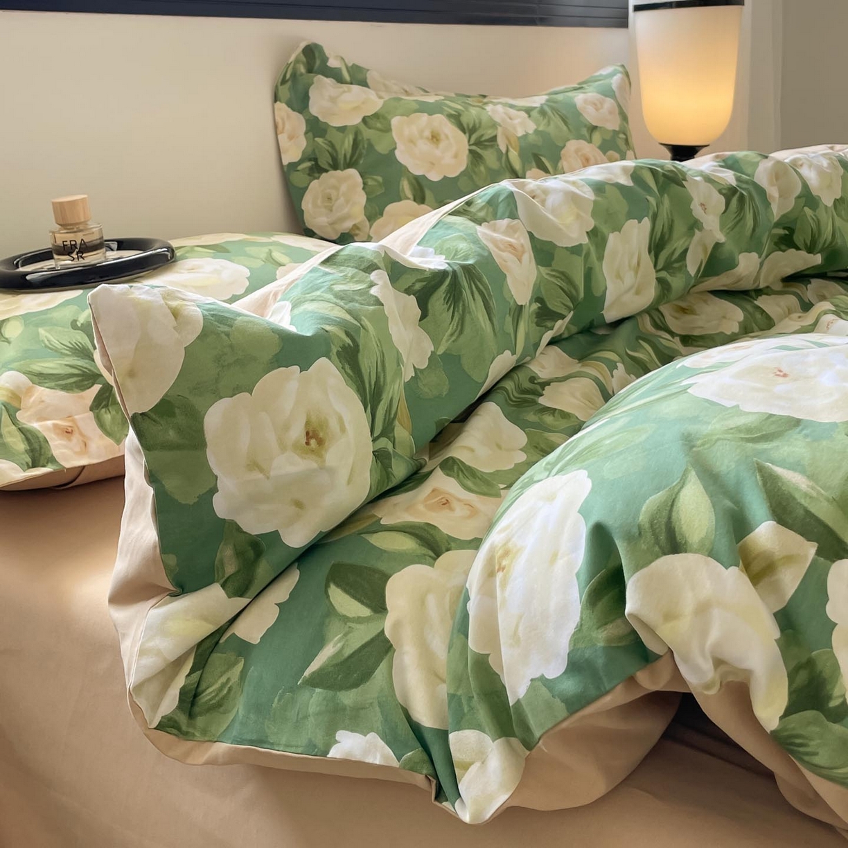 91家纺网 家纺一手货源 找家纺 涵宸家纺 2025新款加厚全棉磨毛印花四件套--罗马系列 场景一 F花田