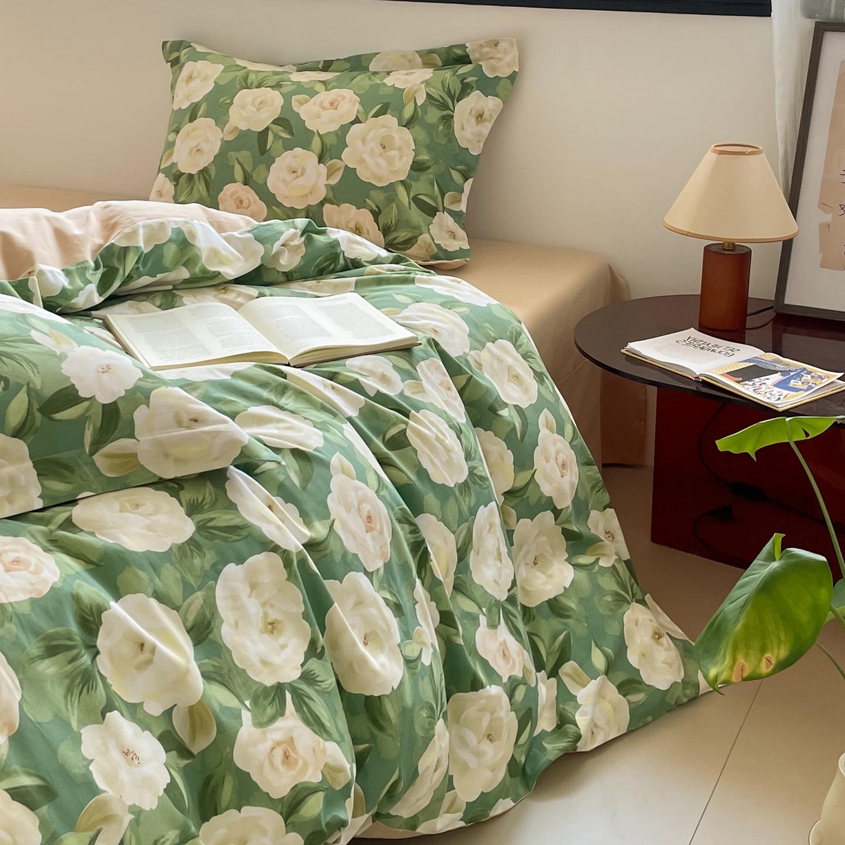 91家纺网 家纺一手货源 找家纺 涵宸家纺 2025新款加厚全棉磨毛印花四件套--罗马系列 场景一 F花田