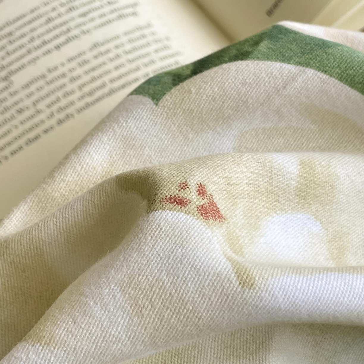 91家纺网 家纺一手货源 找家纺 涵宸家纺 2025新款加厚全棉磨毛印花四件套--罗马系列 场景一 F花田