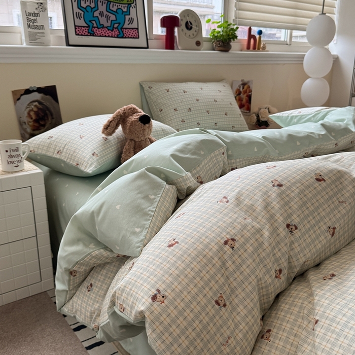 91家纺网 家纺一手货源 找家纺 慕尚家纺 2025新款13070全棉纯棉印花四件套 绿格狗狗