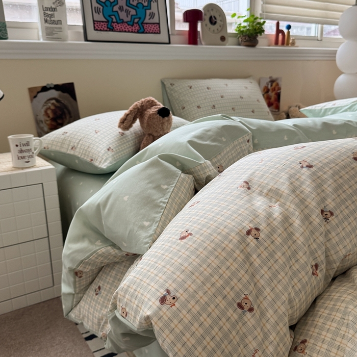 91家纺网 家纺一手货源 找家纺 慕尚家纺 2025新款13070全棉纯棉印花四件套 绿格狗狗