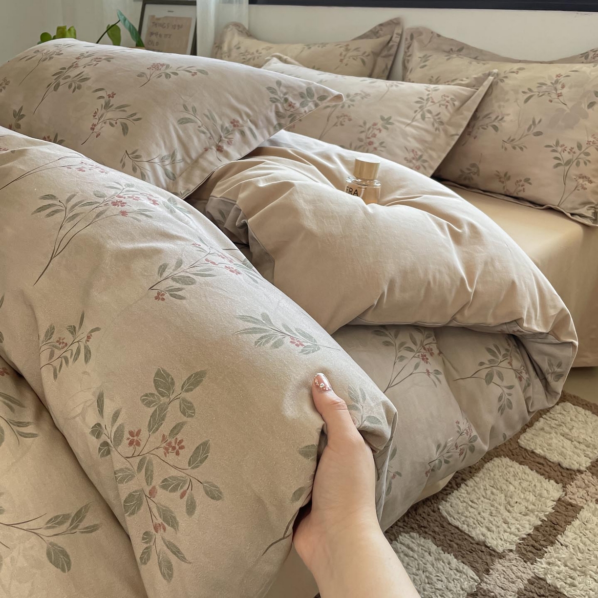 91家纺网 家纺一手货源 找家纺 涵宸家纺 2025新款加厚全棉磨毛印花四件套--罗马系列 场景一 F冷清舟