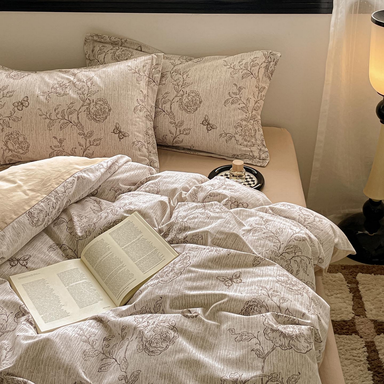 91家纺网 家纺一手货源 找家纺 涵宸家纺 2025新款加厚全棉磨毛印花四件套--罗马系列 场景一 F漫春