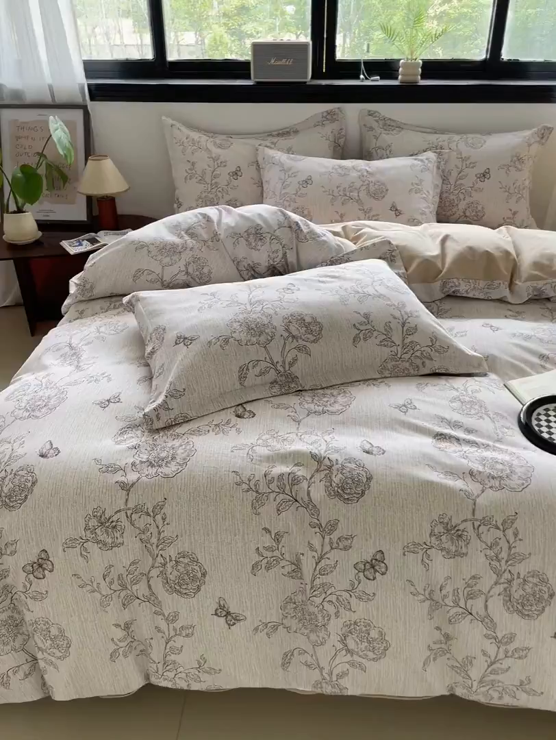 91家纺网 家纺一手货源 找家纺 涵宸家纺 2025新款加厚全棉磨毛印花四件套--罗马系列 场景一 F漫春