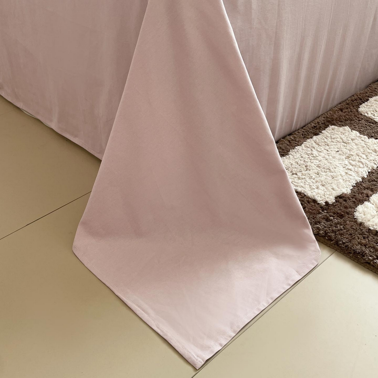 91家纺网 家纺一手货源 找家纺 涵宸家纺 2025新款加厚全棉磨毛印花四件套--罗马系列 场景一 F暖阳里