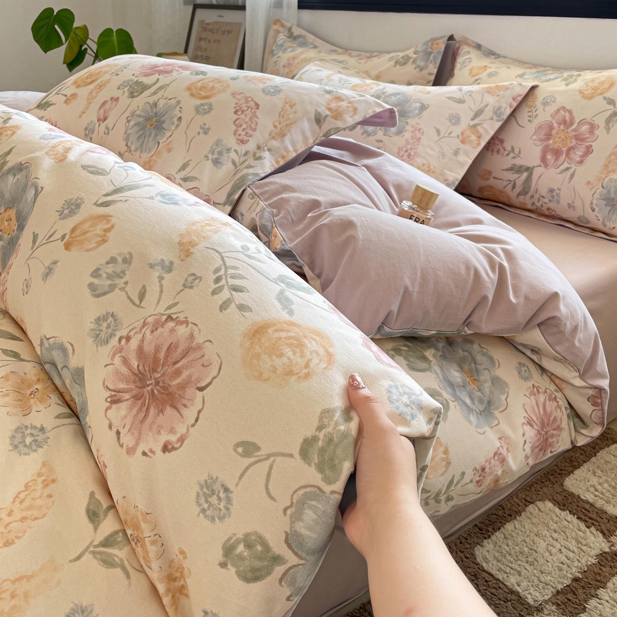 91家纺网 家纺一手货源 找家纺 涵宸家纺 2025新款加厚全棉磨毛印花四件套--罗马系列 场景一 F暖阳里