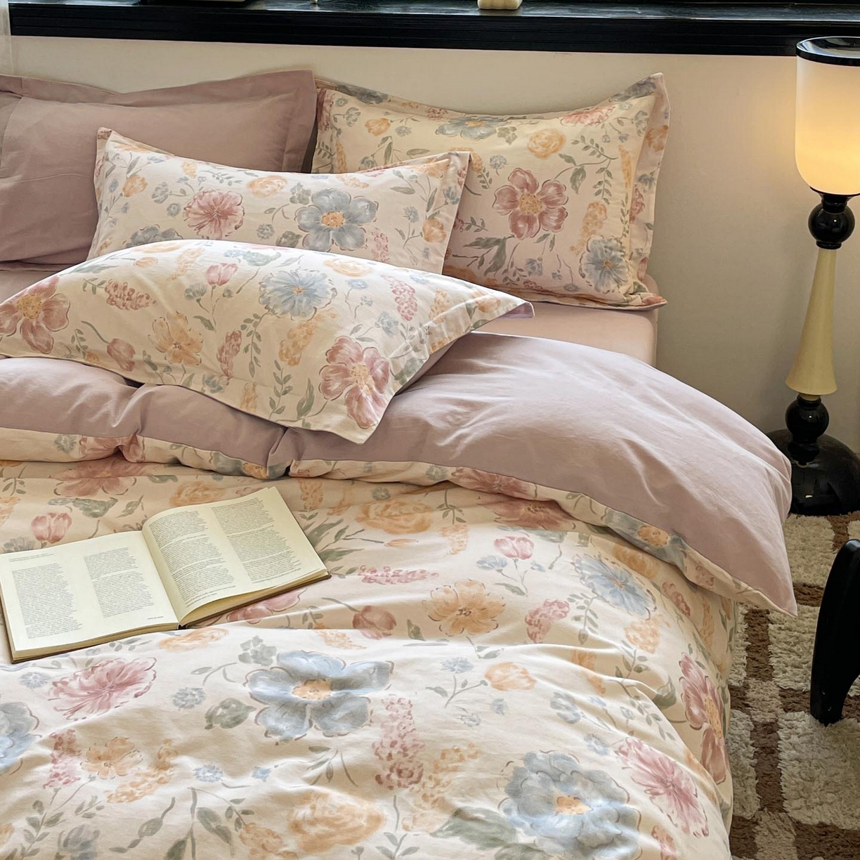 91家纺网 家纺一手货源 找家纺 涵宸家纺 2025新款加厚全棉磨毛印花四件套--罗马系列 场景一 F暖阳里