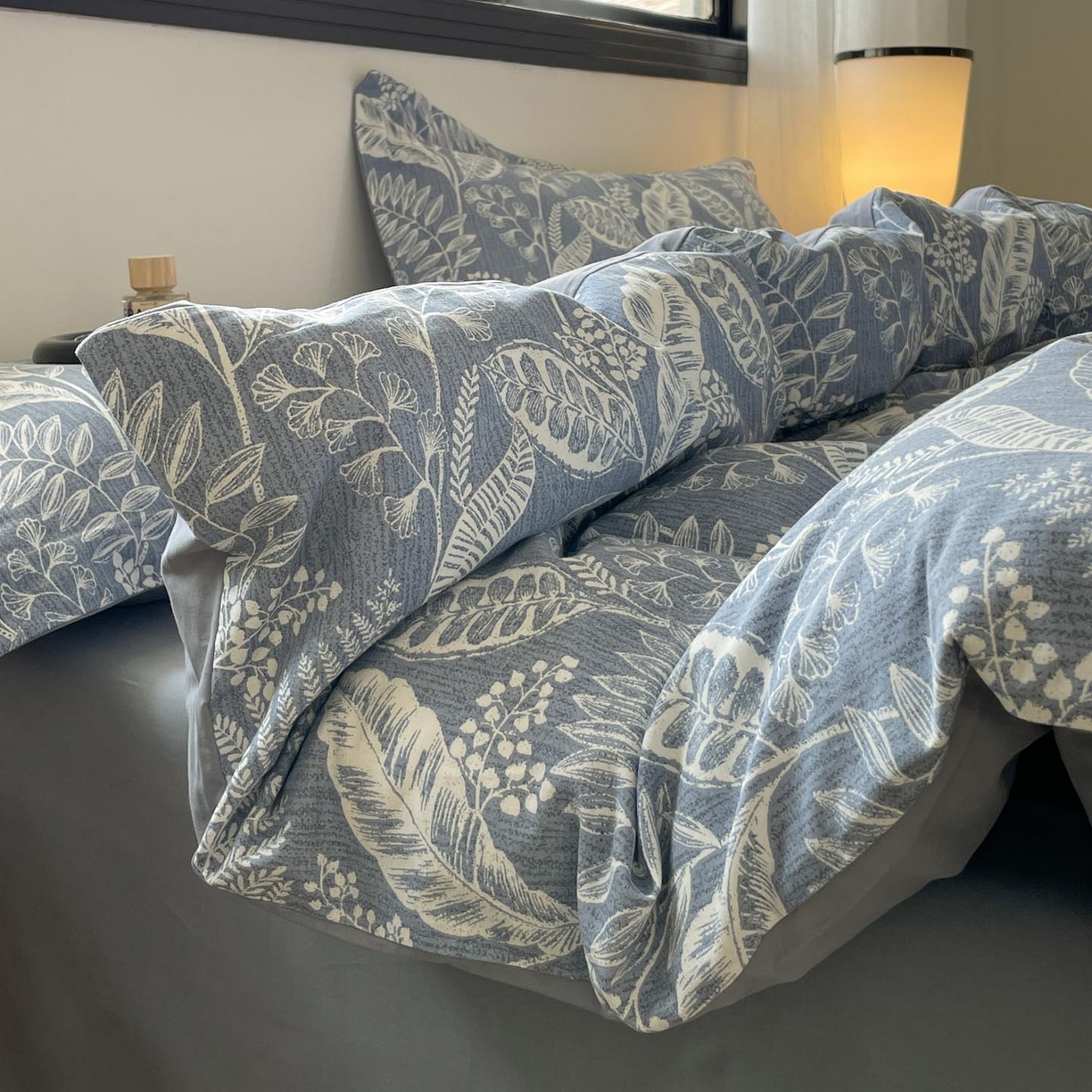 91家纺网 家纺一手货源 找家纺 涵宸家纺 2025新款加厚全棉磨毛印花四件套--罗马系列 场景一 F阡陌